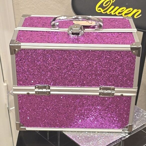 The Beauty Collecive Glitter Embellished Cosmetic Traincase - Picture 3 of 6